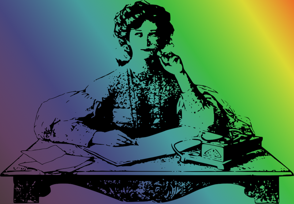 Grabado de una mujer pensativa vestida de época sentada a una mesa con papel