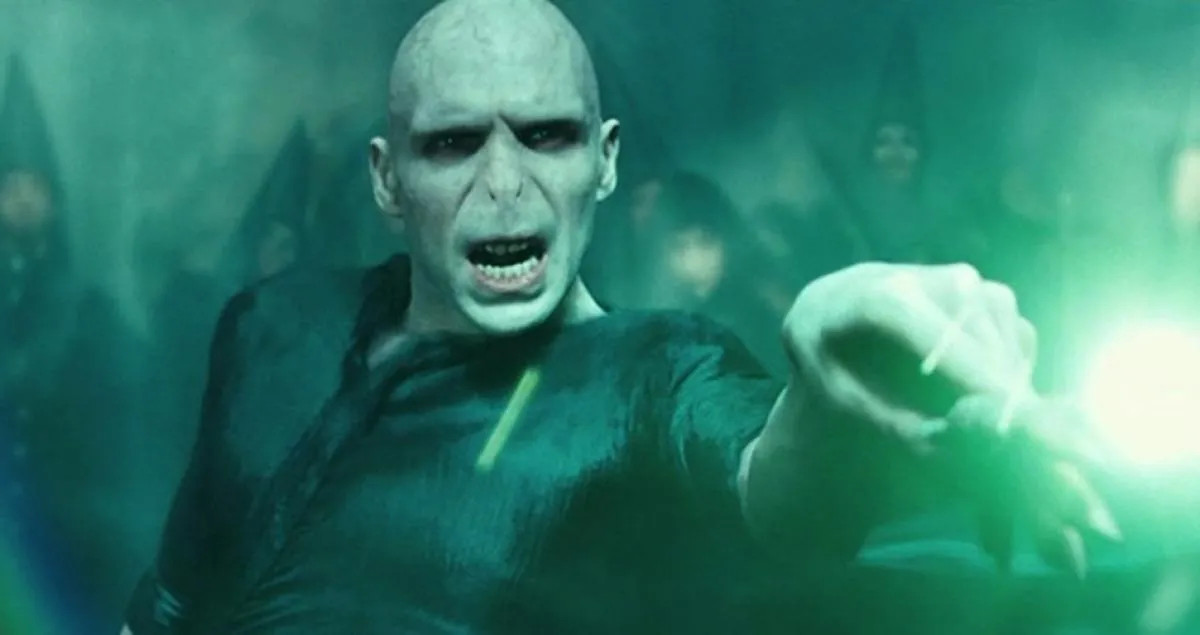 Voldemort lanzando un hechizo