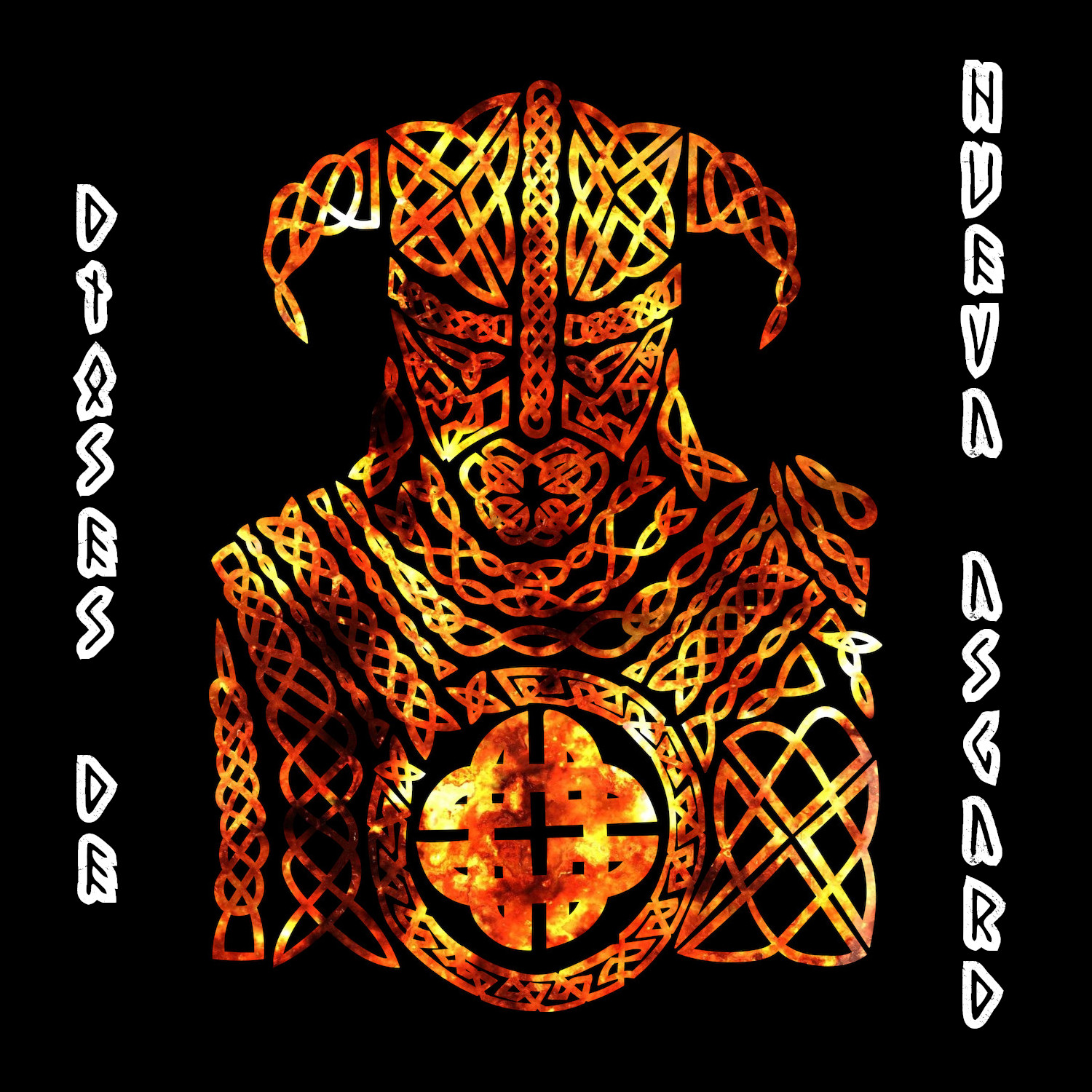 Sobre fondo negro, la imagen de un vikingo (sí, con cuernos) hecho a base de trazos tipo "tribal" y en llamas. A la izquierda se lee, en vertical y con tipografía blanca que simula runas, "DIOSES DE", y a la derecha, de igual manera, "NUEVA ASGARD"